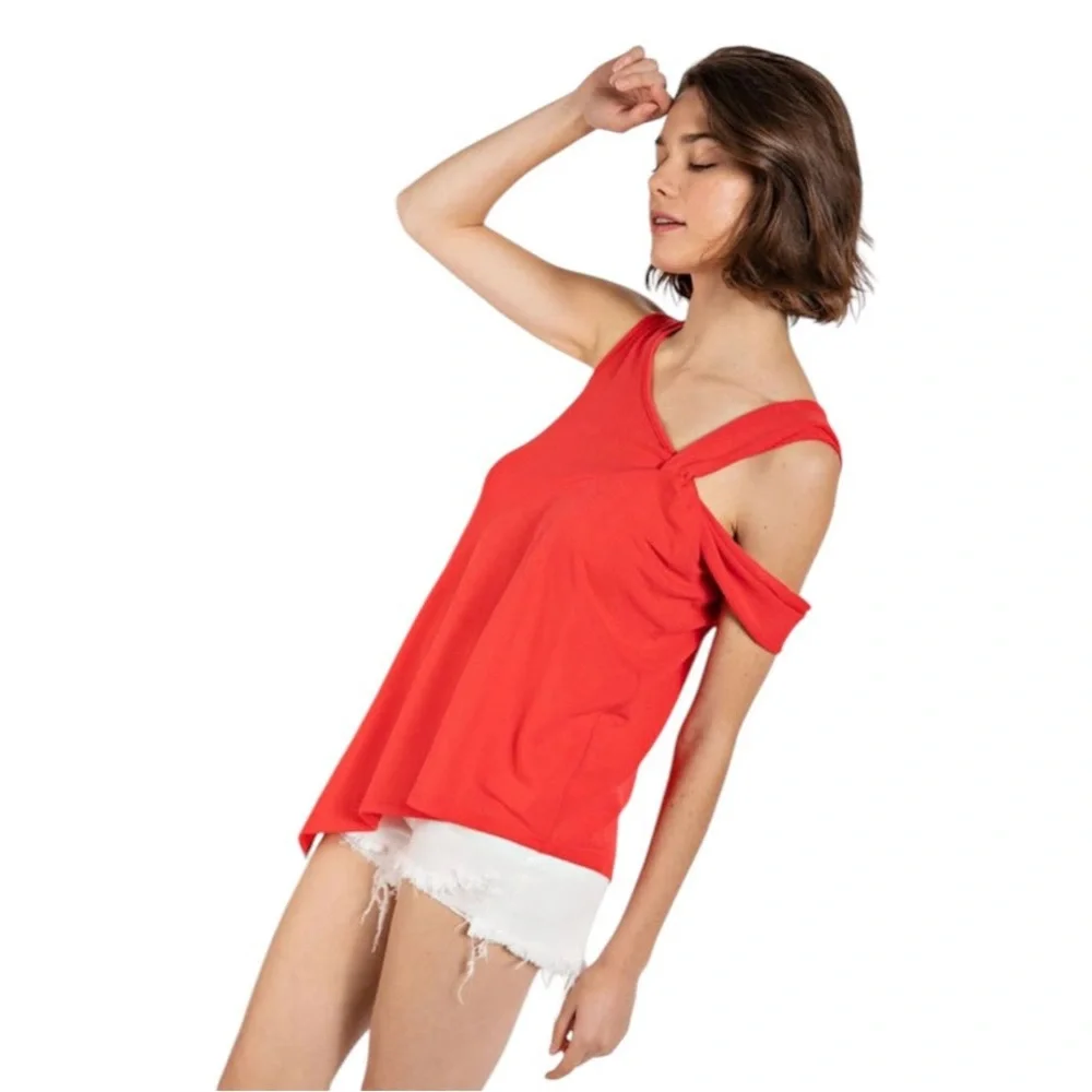 EDGE THEORY ASYMMETRICAL TWIST NECK TOP
Fiery Red - Picture 4 of 7